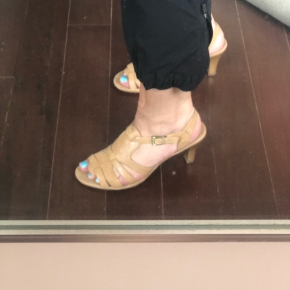 Aerosoles size 7.5, cream coloured leather, barely worn - Picture 12 of 13